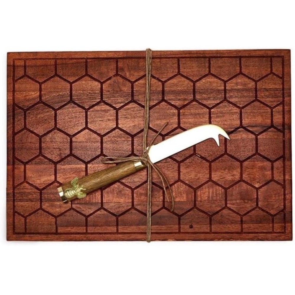 Two’s Company Bee Charcuterie Board